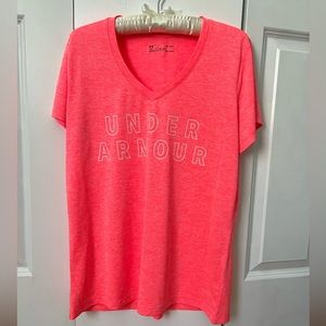 Under Armour Active Top. Heatgear LOOSE, LIGHT & KEEPS YOU COOL.